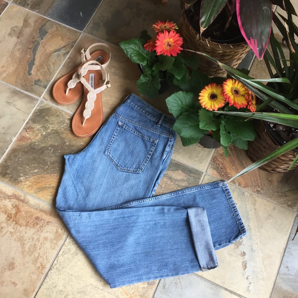 Straight-Fit Boyfriend Jeans - Picture 9 of 16